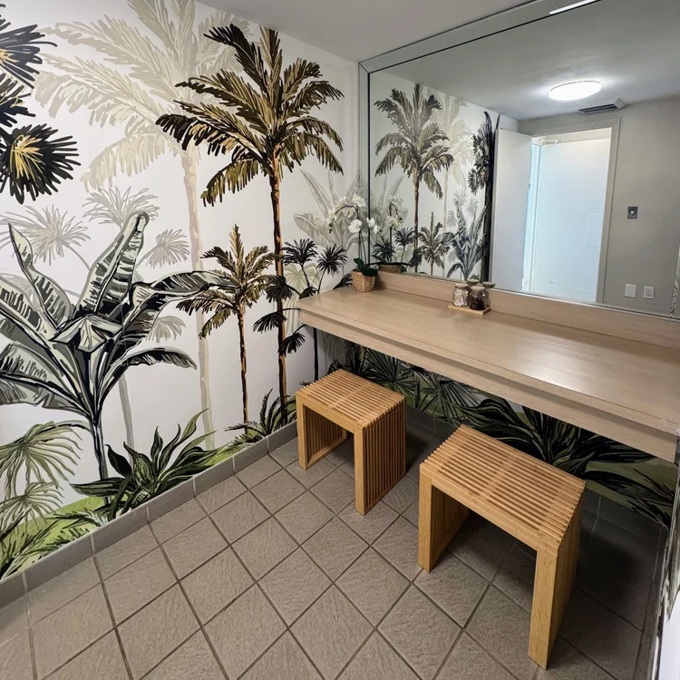 Tropical vanity area